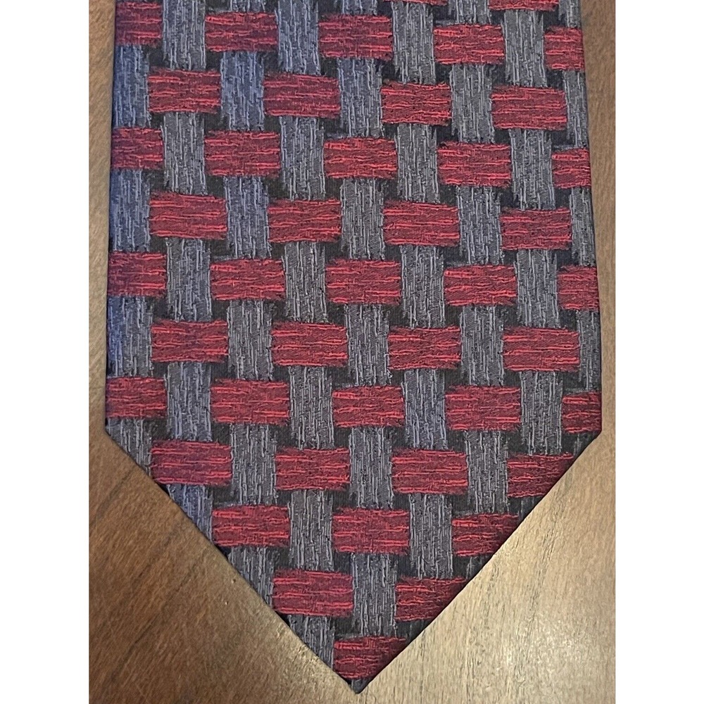 Kenneth Cole New York Red Gray Hand Made 100% Silk Men’s Neck Tie Made In China